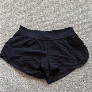 lululemon athletica Black size 6 Women's Athletic Shorts